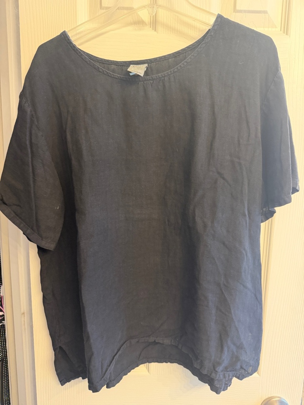 Relaxed Short-Sleeve Linen shirt in Black